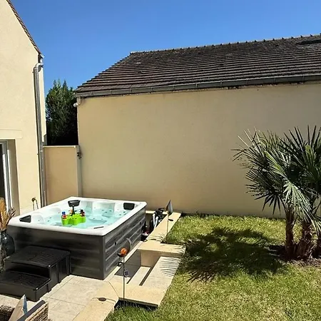 Vila Magnifique Avec A - Beautiful With Hot Tub, *
