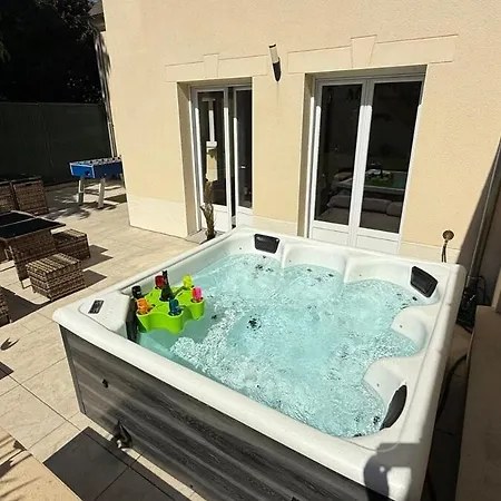 Magnifique Avec A - Beautiful With Hot Tub, *