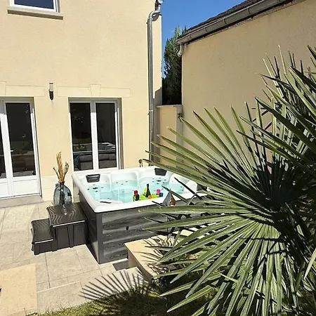 Magnifique Avec A - Beautiful With Hot Tub, Vila Compiègne