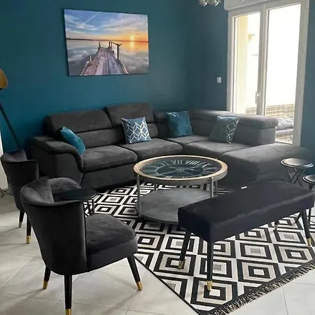 Magnifique Avec A - Beautiful With Hot Tub, Compiègne